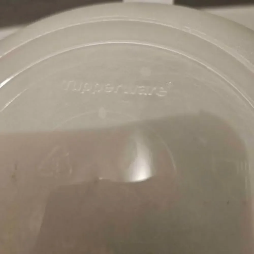 Tupperware 2 Liter / 8 Cup Measuring Pitcher